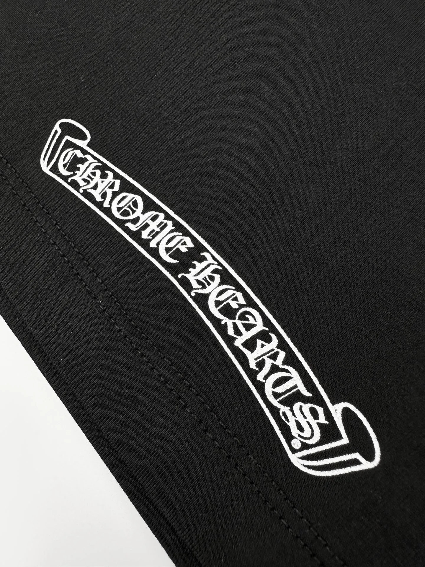 Chrome Hearts ， Breathable， 。 ， ， ， Black White 。 Retro ， ， 。 U ， ； ， ， 、 、 。 ， 。 1 ， ， 。 2 ， ， ， 、 ， 。 ： Size： S M L ： DD 145